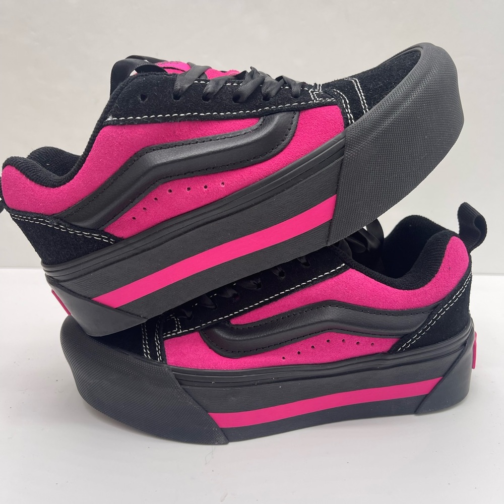 Vans Knu Stack
Vintage Satin Black/Pink
VN000CP6B9P Platform Sneakers - Picture 2 of 16